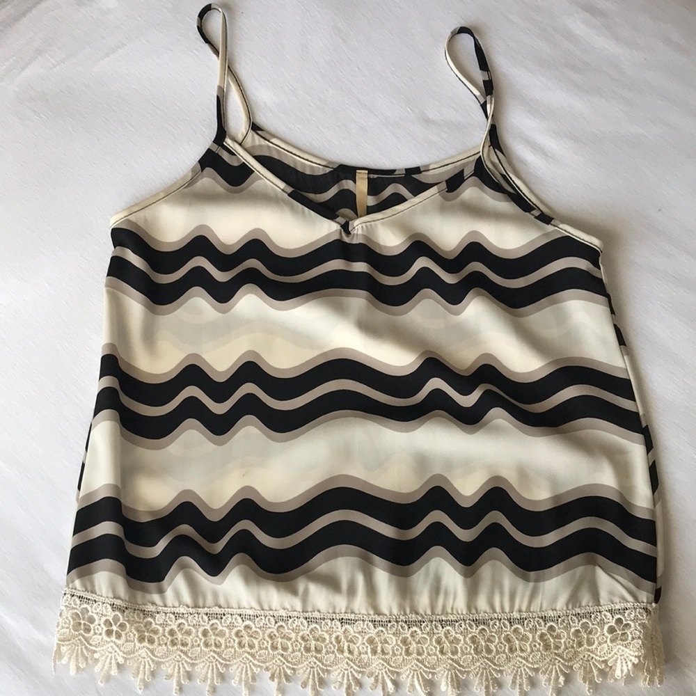 Primi Sleeveless Blouse with Lace Hem